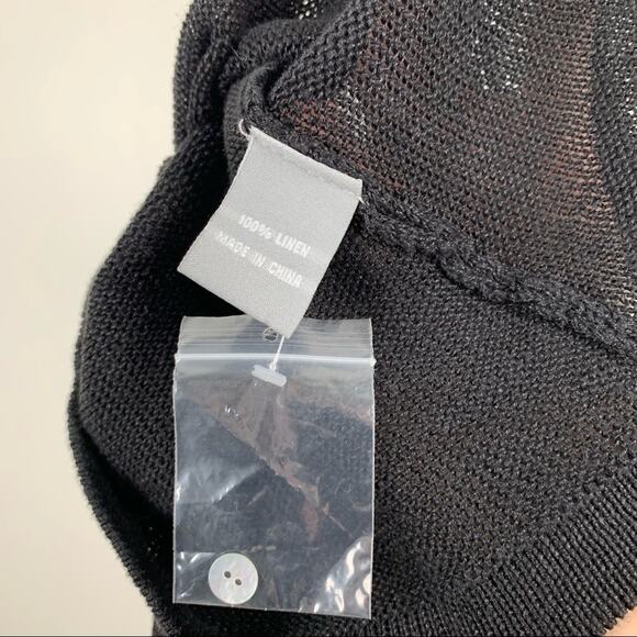 Evelyn & Arthur Black Linen Back Buttons Top - Picture 9 of 15